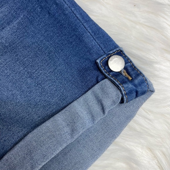 Guess Jean shorts size 4 - Picture 3 of 11